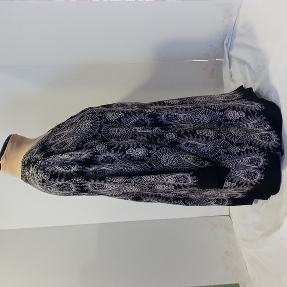 Rose and Olive black and white blouse sheer size medium / large. - Picture 3 of 8